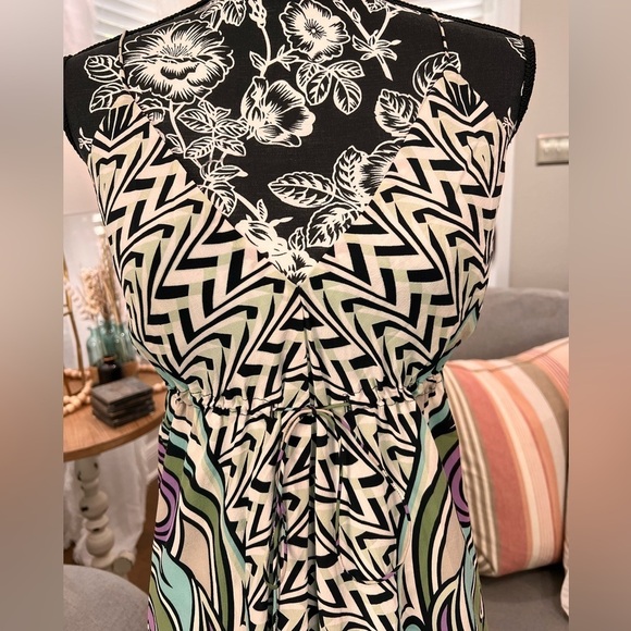 Nicole Miller 100% silk BoHo abstract, spaghetti strap dress size 6 - Picture 3 of 9